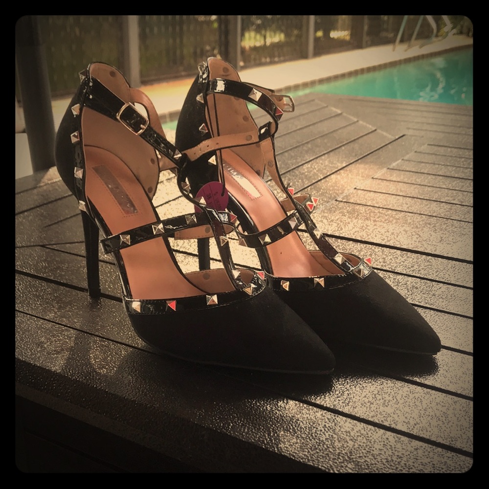 Gorgeous black heels